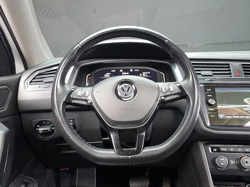 VW Tiguan 2.0 TDI | 360| DIGITAL| ПОДГРЕВ| ПАМЕТ| DISTRONIC, снимка 12 - Автомобили и джипове - 55740405