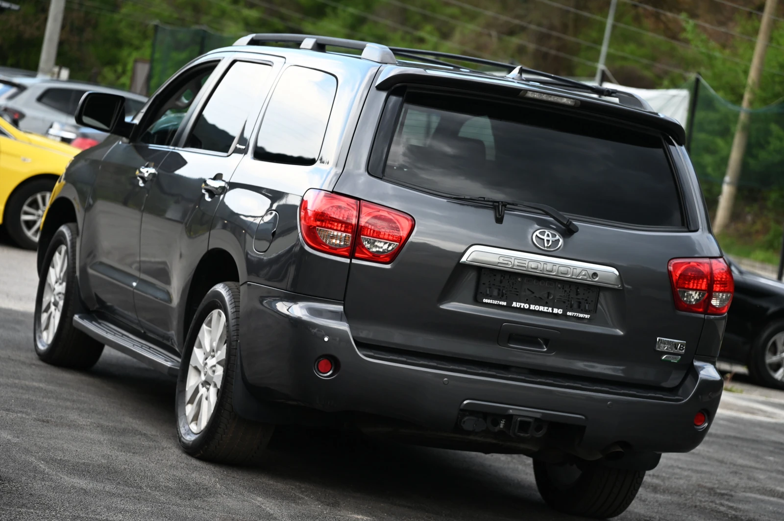 Toyota Sequoia 5.7 V8 4x4 PLATINUM - изображение 3