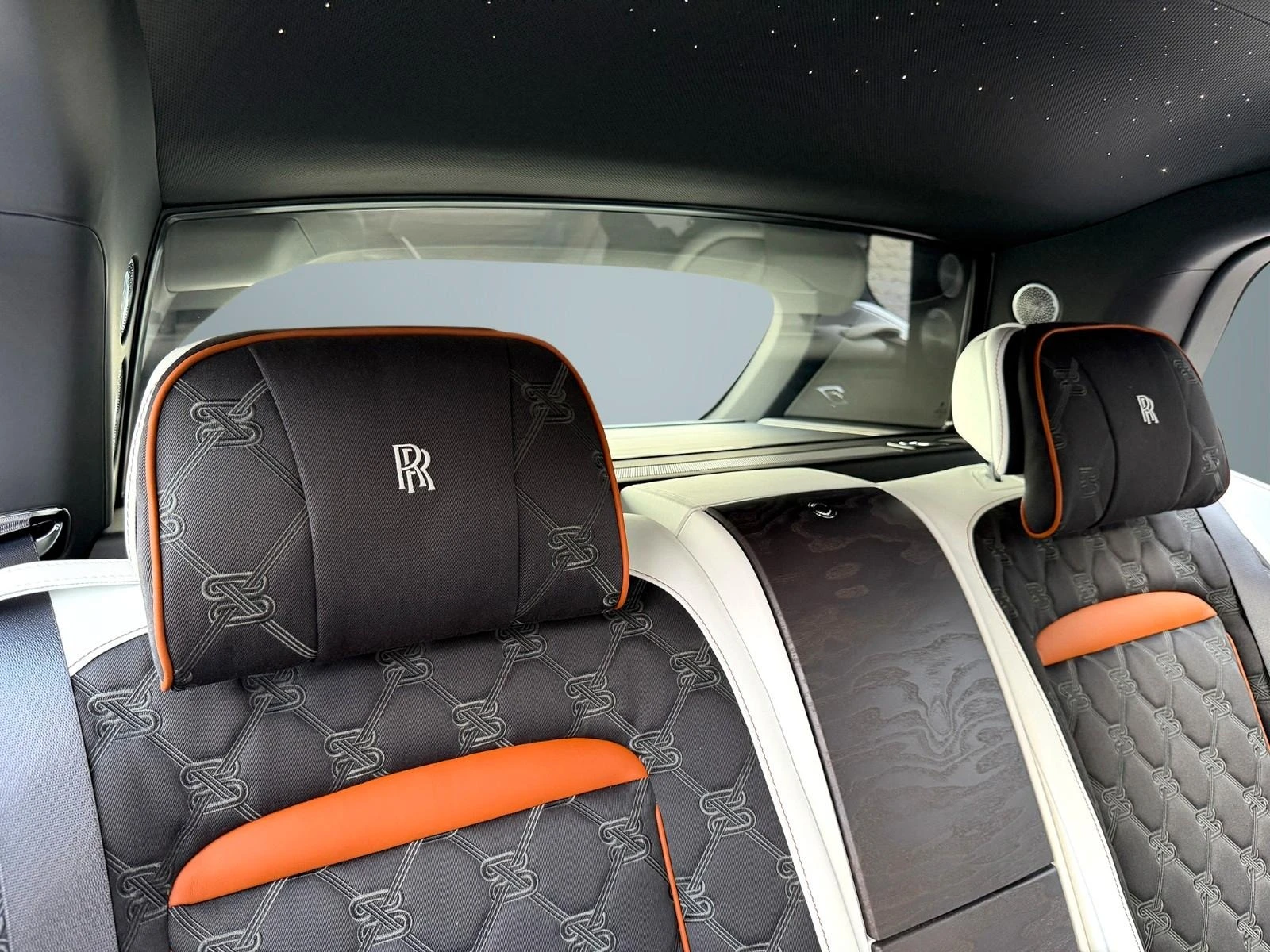 Rolls-Royce Cullinan SERIES II/FACELIFT/SHOOTING STAR/BESPOKE/4-SEATS/, снимка 17 - Автомобили и джипове - 53732133