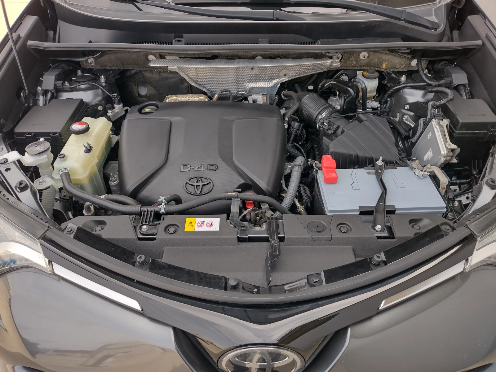 Toyota Rav4 2.0 D4D* FACE LIFT* Нави* Дистроник* Камера* , снимка 16 - Автомобили и джипове - 54141397