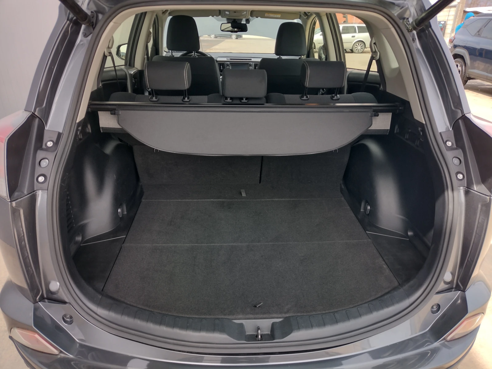 Toyota Rav4 2.0 D4D* FACE LIFT* Нави* Дистроник* Камера* , снимка 15 - Автомобили и джипове - 54141397