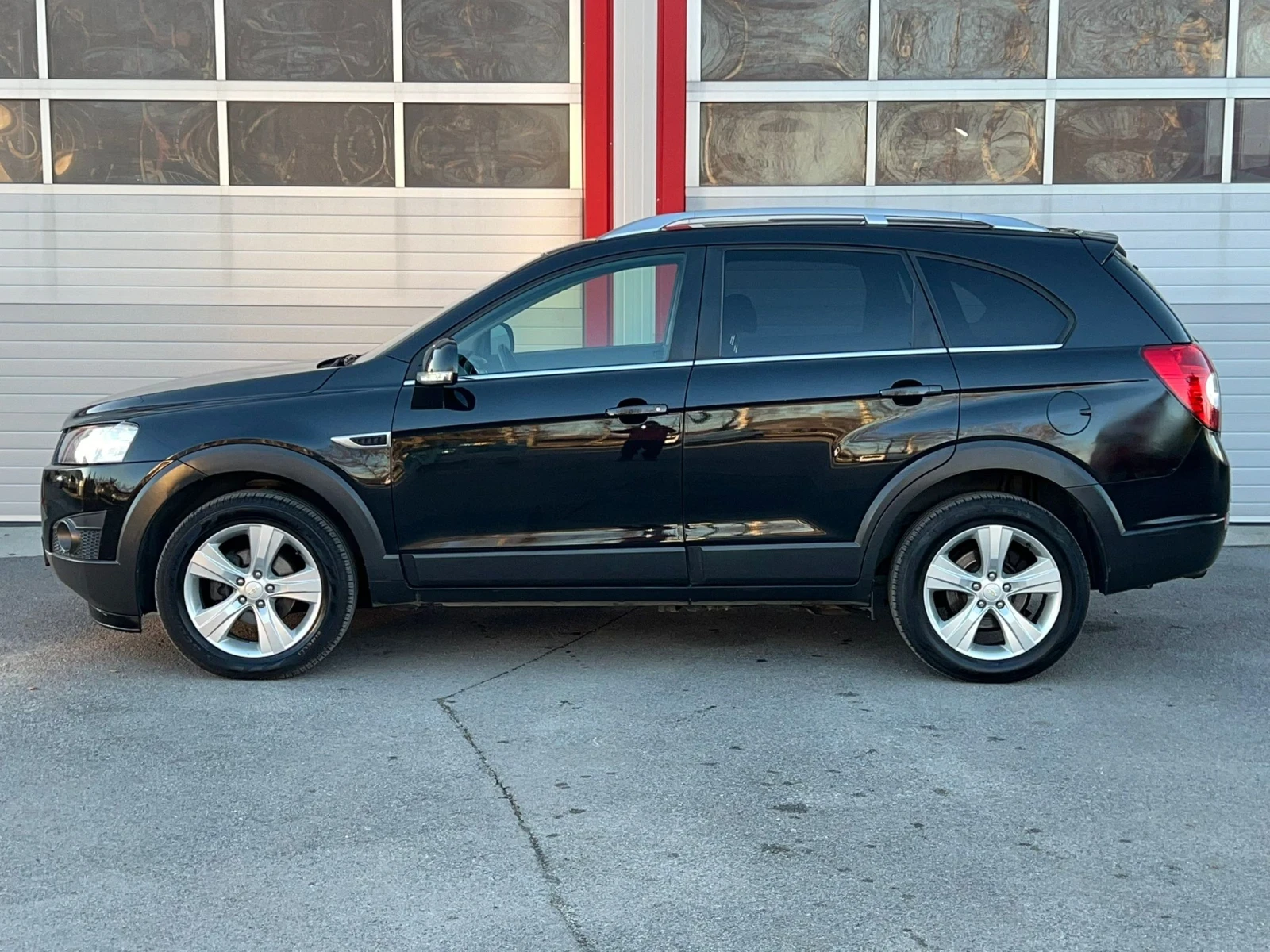 Chevrolet Captiva 2.2D FACELIFT AUTOMATIK AWD NAVI 7-МЕСТНА EVRO 5A , снимка 6 - Автомобили и джипове - 54483249