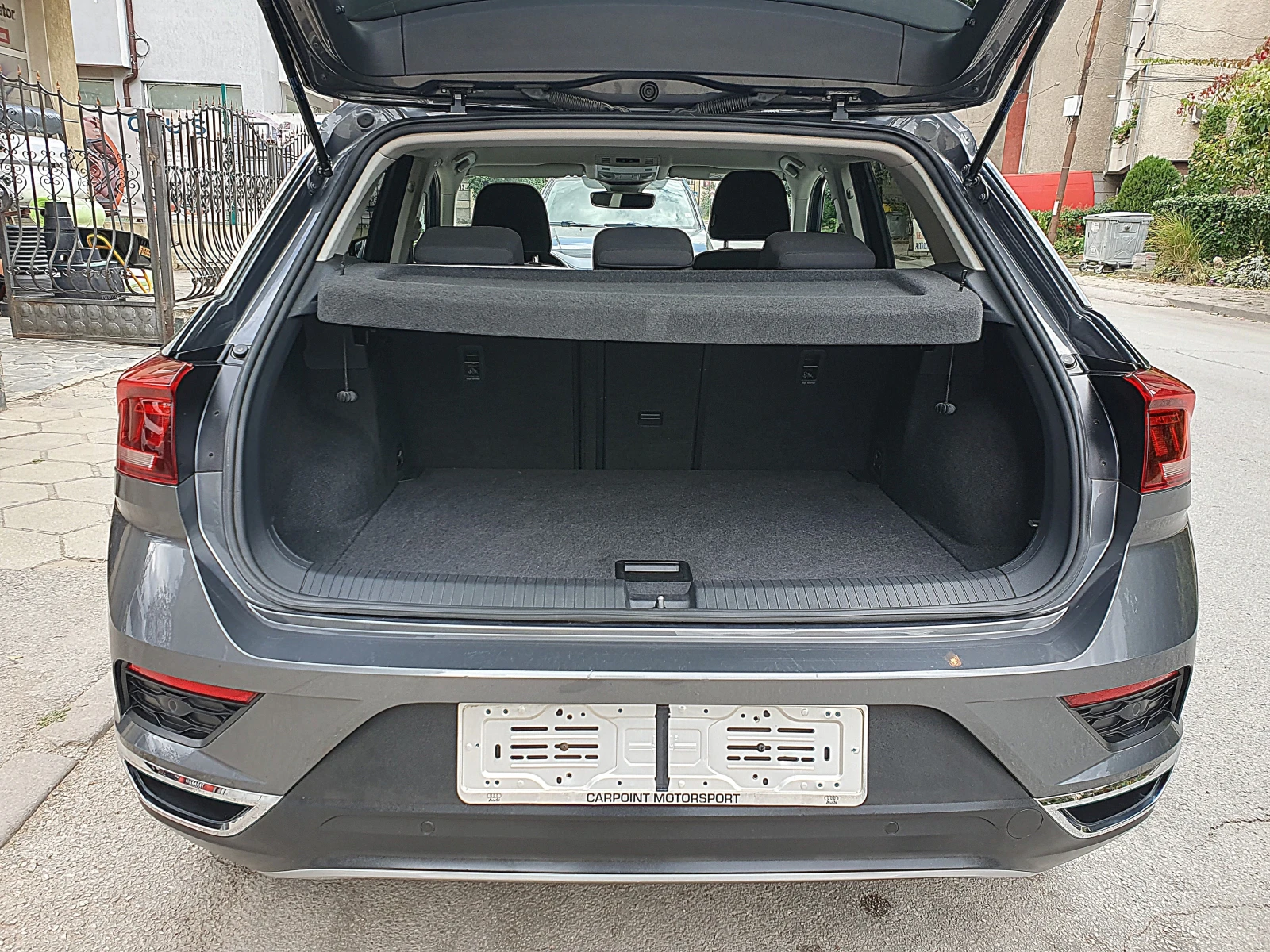 VW T-Roc 2.0TDI DSG 4x4, снимка 9 - Автомобили и джипове - 56235842