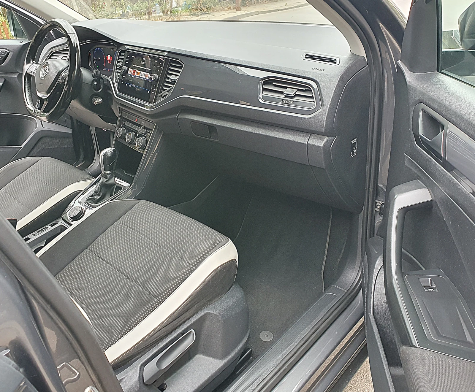 VW T-Roc 2.0TDI DSG 4x4, снимка 14 - Автомобили и джипове - 56235842