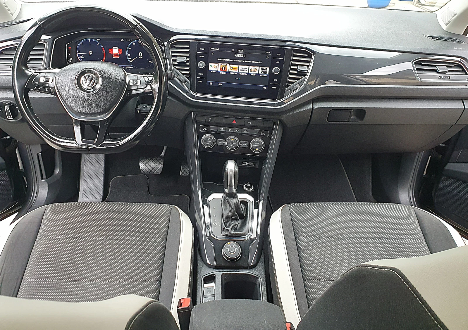 VW T-Roc 2.0TDI DSG 4x4, снимка 11 - Автомобили и джипове - 56235842