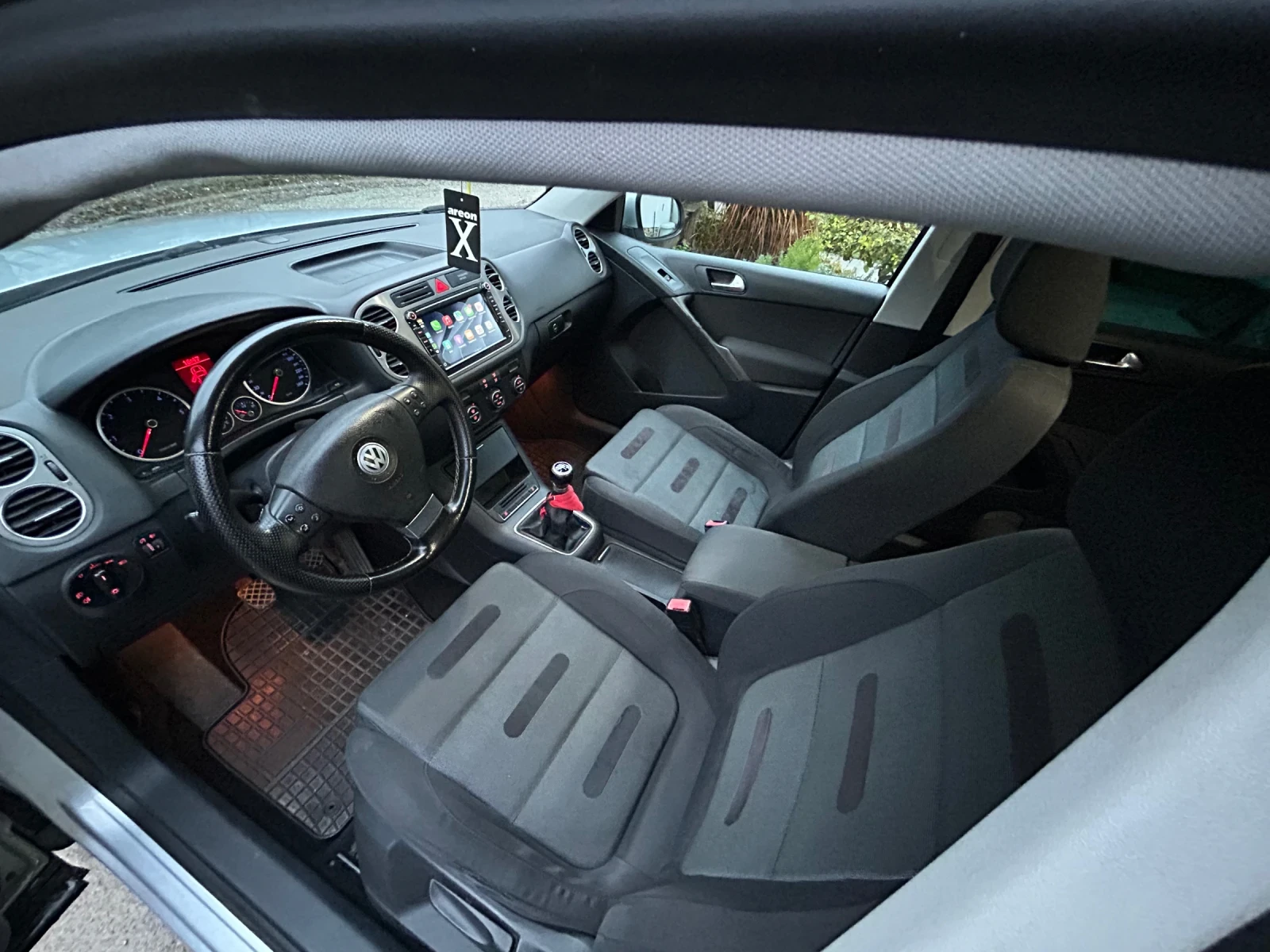 VW Tiguan 2.0 TDI 4x4, снимка 8 - Автомобили и джипове - 56739972