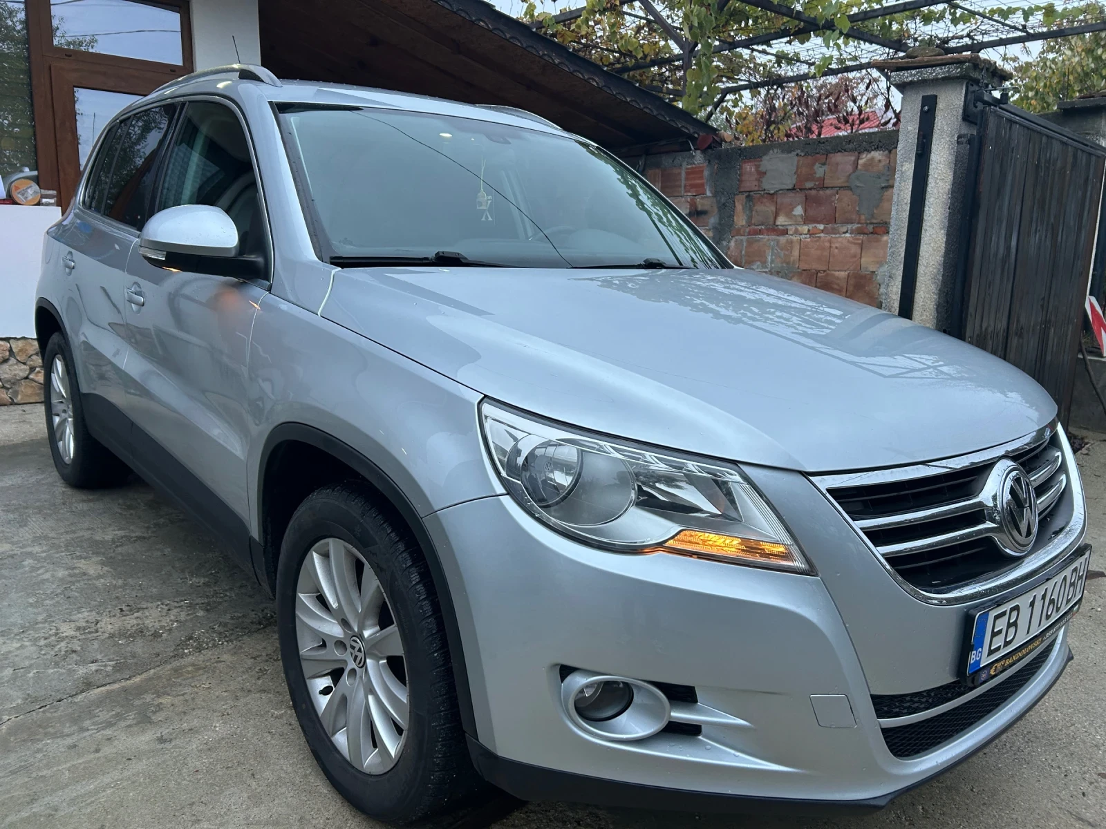 VW Tiguan 2.0 TDI 4x4, снимка 4 - Автомобили и джипове - 56739972
