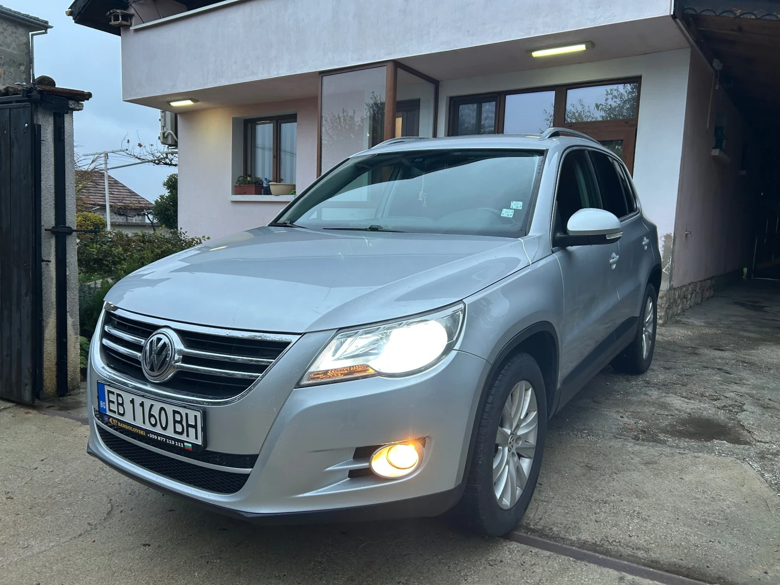 VW Tiguan 2.0 TDI 4x4, снимка 2 - Автомобили и джипове - 56739972