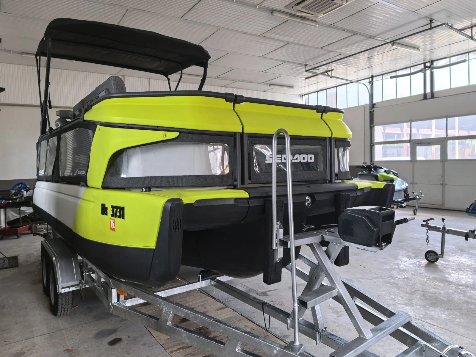 Моторна яхта Bombardier Sea Doo Seadoo Switch Cruise 21 230к.с, снимка 4 - Воден транспорт - 55263551