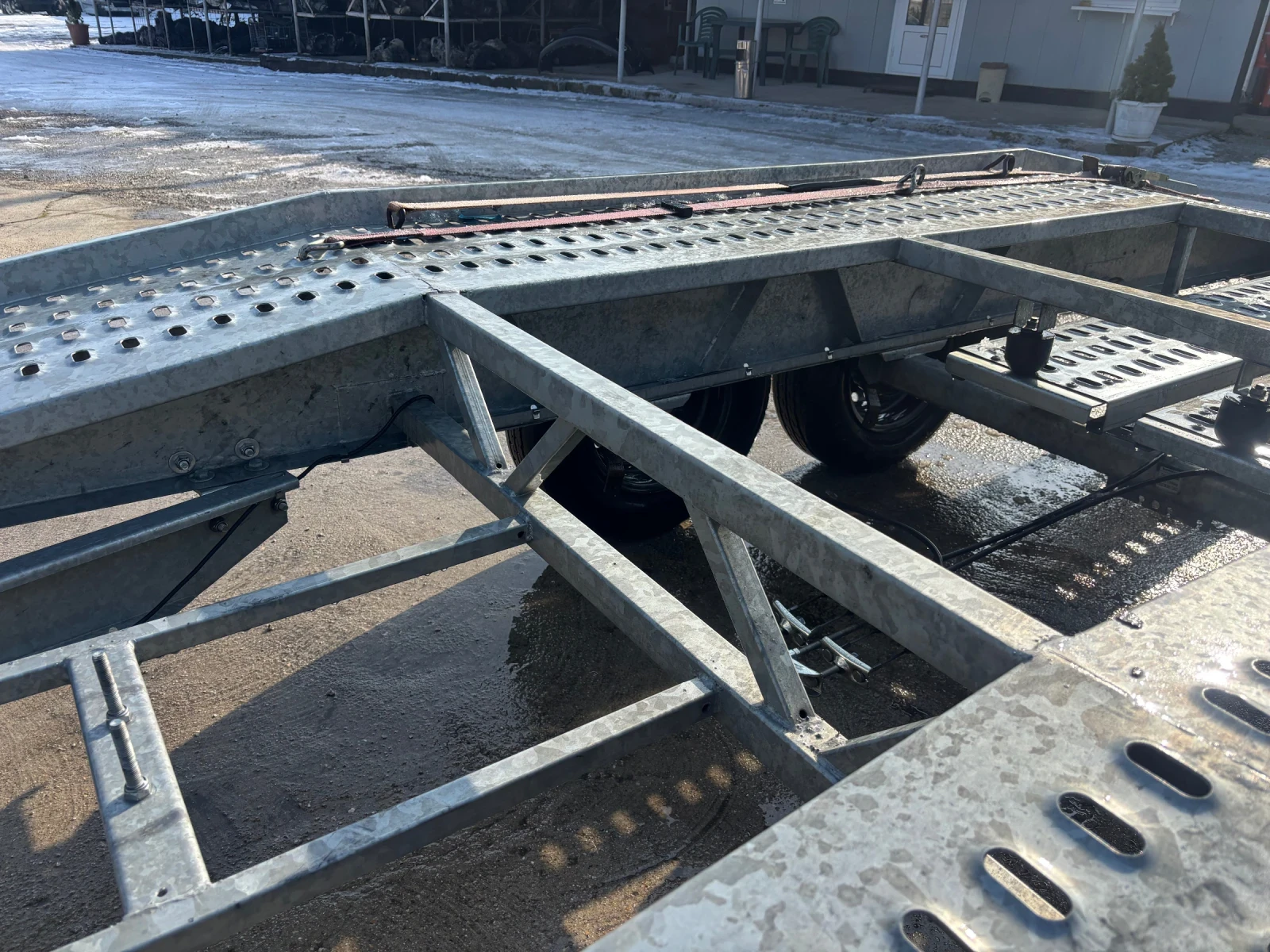 �� ��������� Niewdiadow | Mobile.bg � ����������� 9