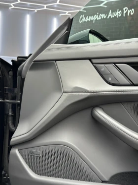 Porsche Taycan Carbon, снимка 16