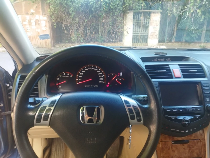 Honda Accord 2.2 CDI Executive, снимка 5 - Автомобили и джипове - 47569348