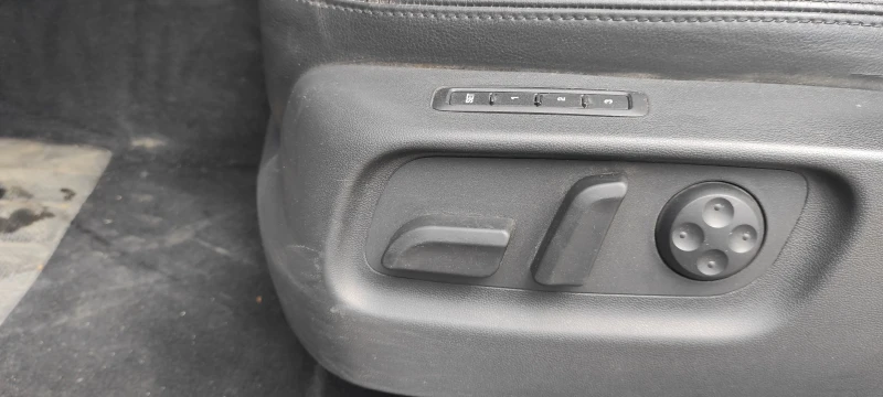 Skoda Octavia 1.8 TSI Laurin & Klement, снимка 9 - Автомобили и джипове - 52640672