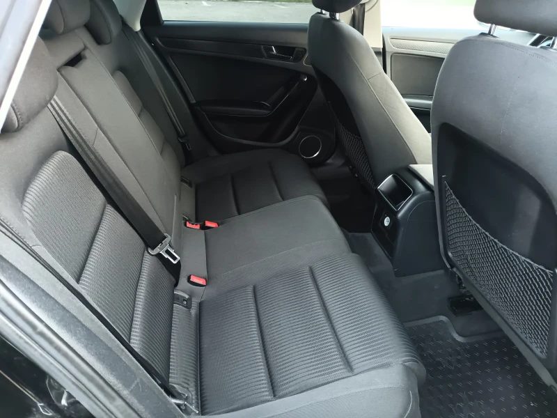 Audi A4 2.0 автомат седан, снимка 12 - Автомобили и джипове - 52830337