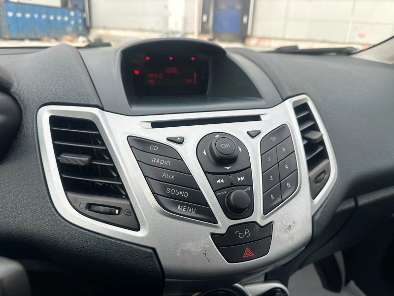 Ford Fiesta 1.2i 82 к.с. , снимка 12 - Автомобили и джипове - 53087210