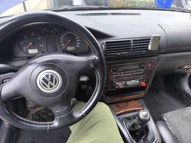 VW Passat, снимка 2 - Автомобили и джипове - 53393855