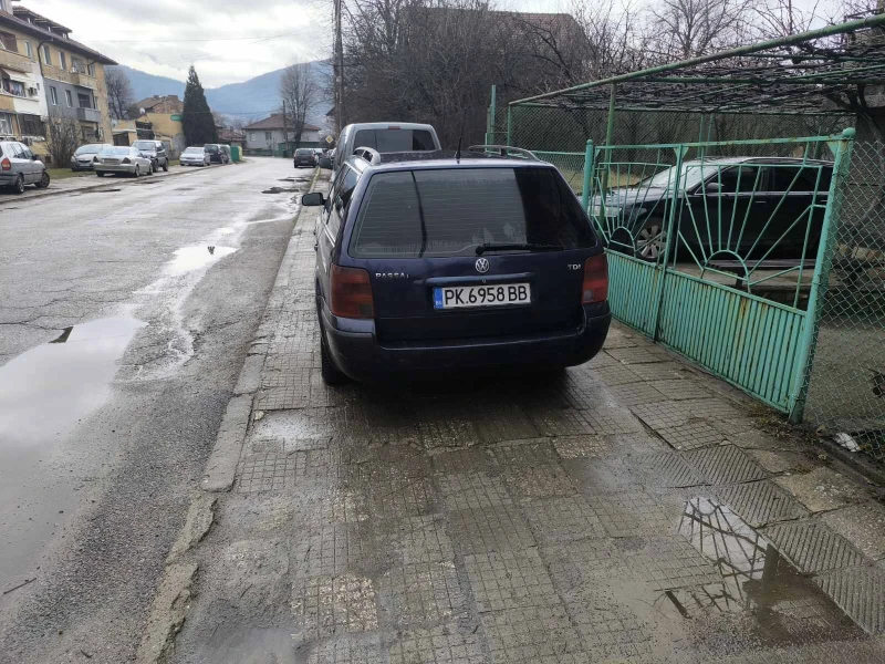 VW Passat, снимка 11 - Автомобили и джипове - 53393855