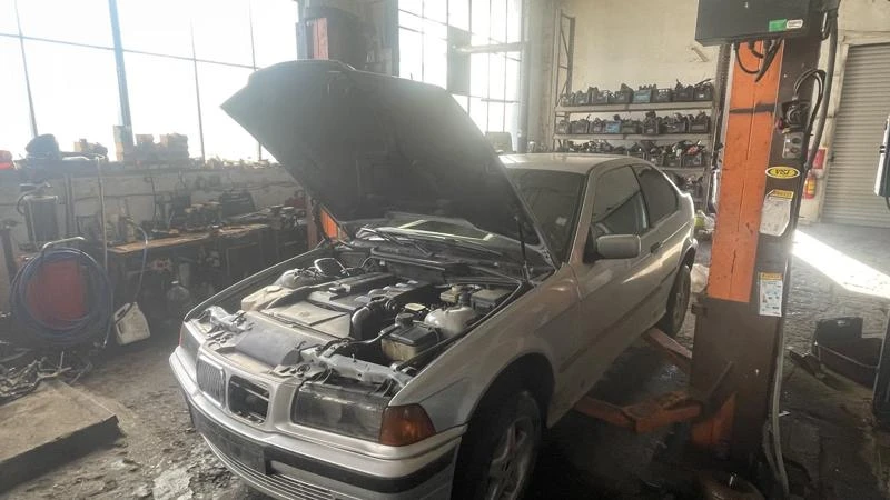 BMW 318, снимка 3 - Автомобили и джипове - 36161253