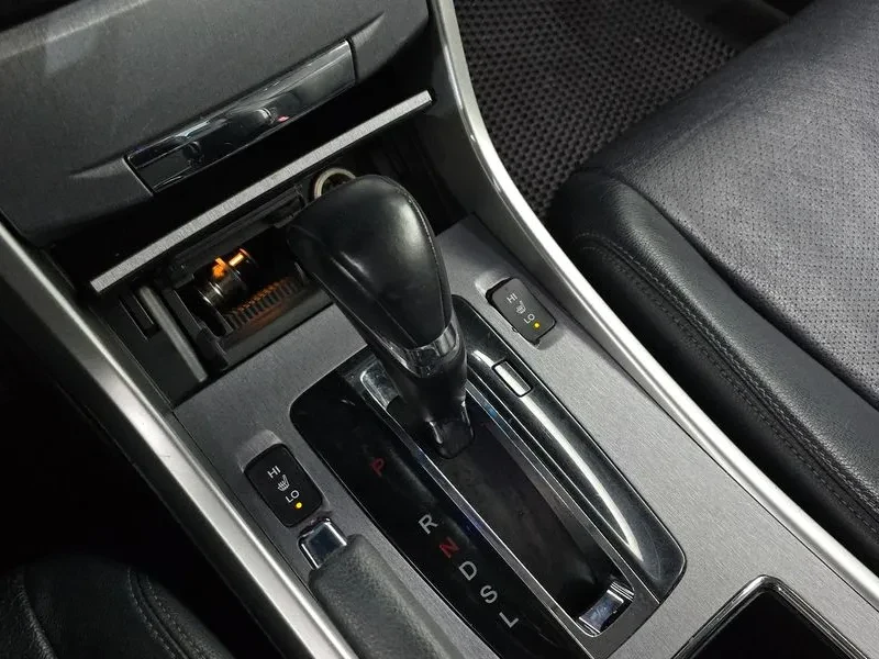 Honda Accord 3.5 9Th Generation, снимка 17 - Автомобили и джипове - 55920603