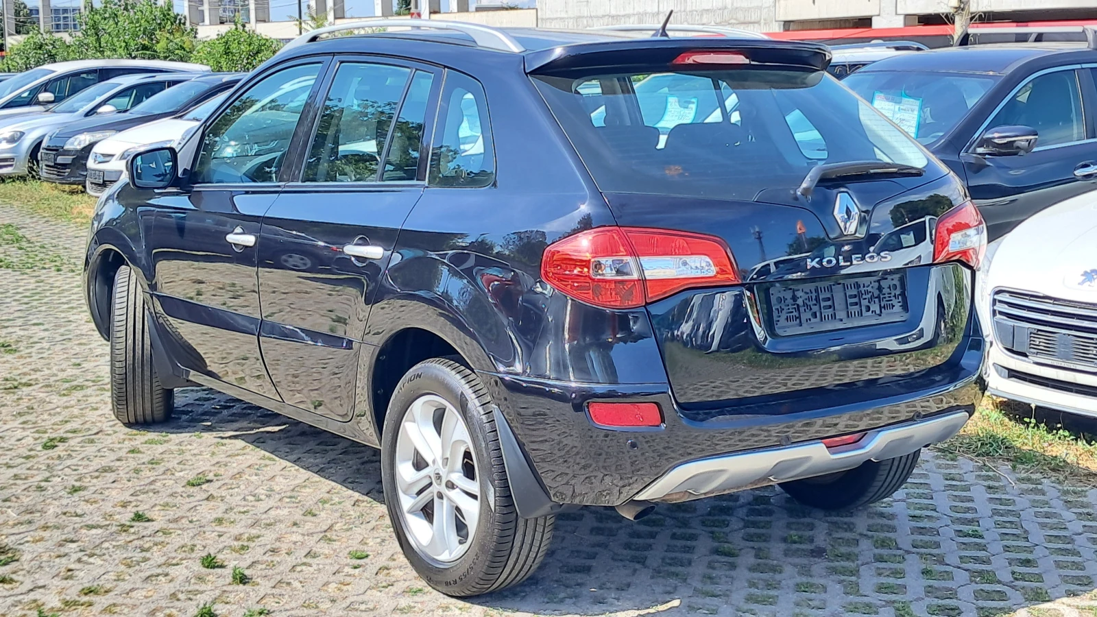 Renault Koleos 4Х4 РЕАЛ КМ ИЗКЛЮЧИТЕЛНО СЕРВИ КНИЖК ОБСЛУЖ УНИКАТ, снимка 4 - Автомобили и джипове - 9278540