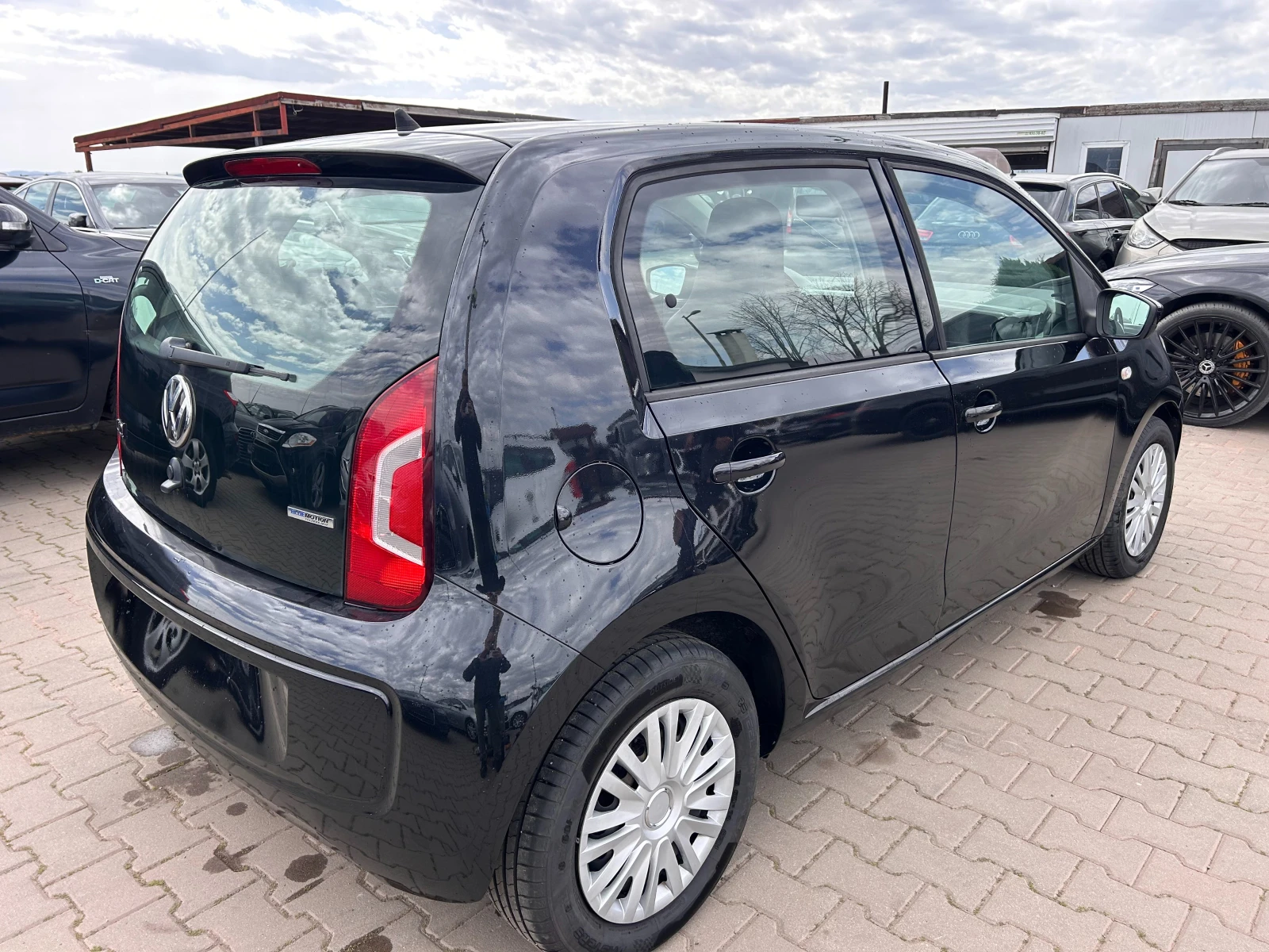 VW Up 1.0i EURO 5 ЛИЗИНГ - изображение 6