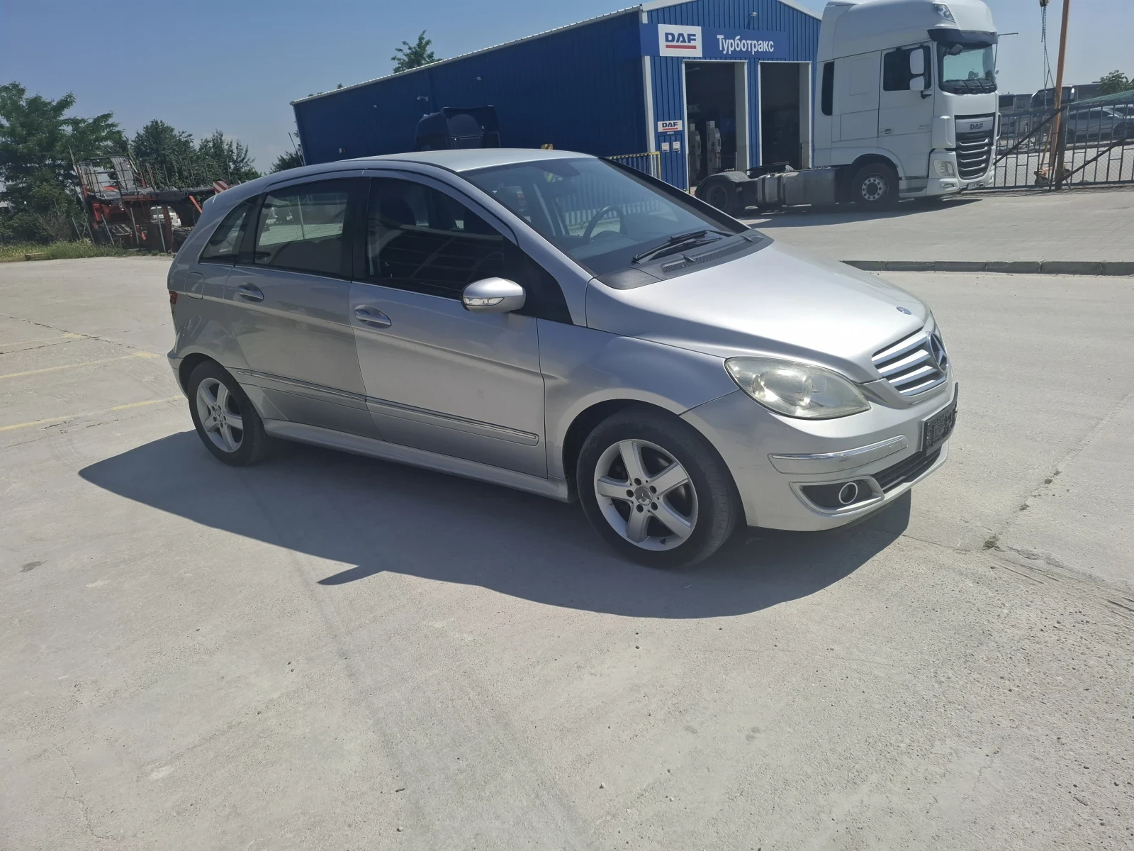 Mercedes-Benz A 180  - изображение 8