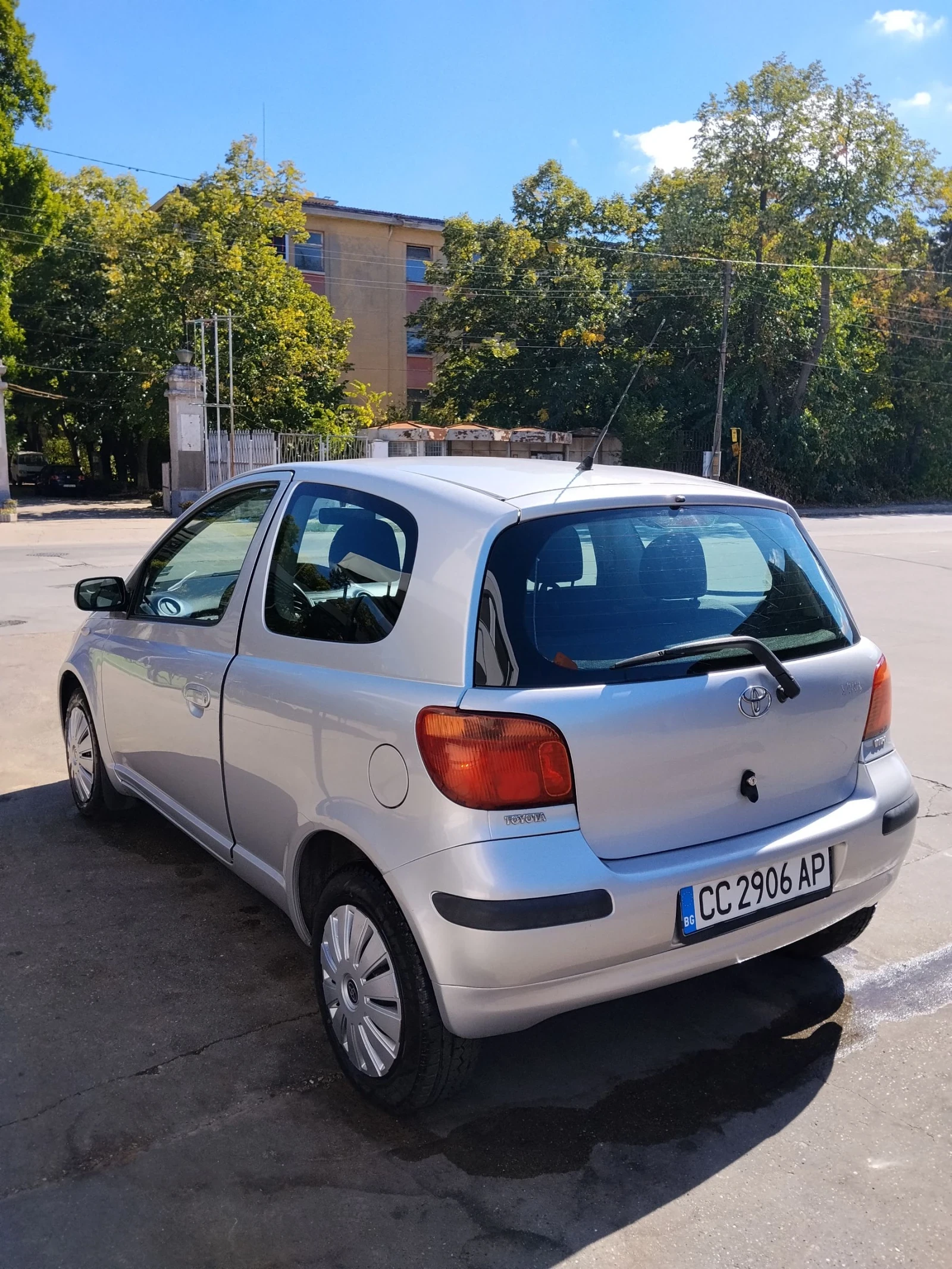 Toyota Yaris 1.3 - изображение 7