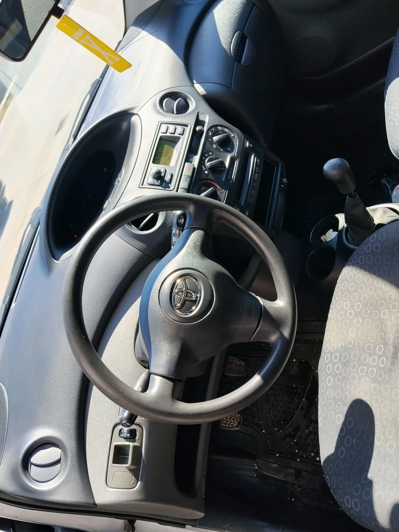 Toyota Yaris 1.3 - изображение 9