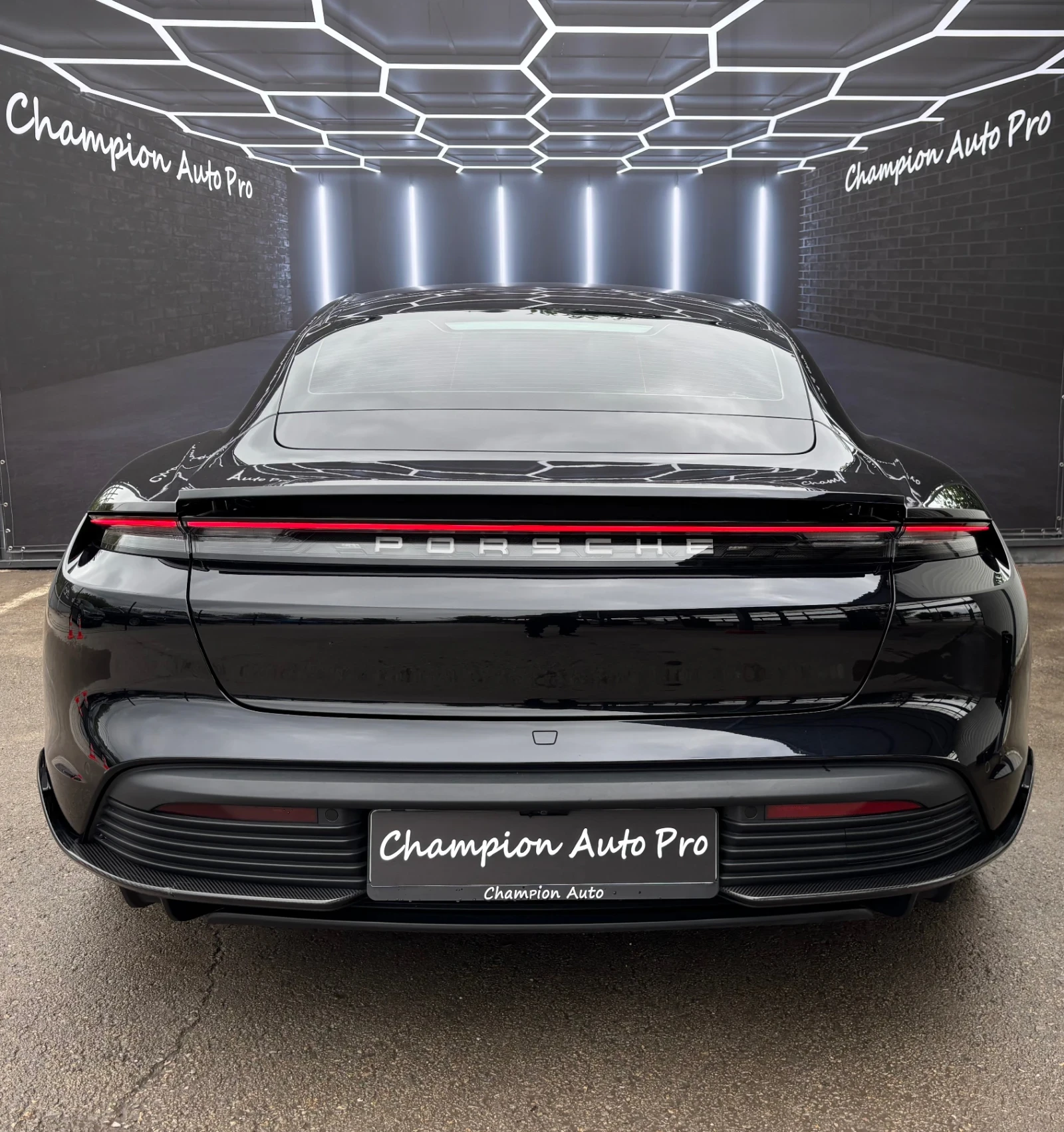 Porsche Taycan Carbon, снимка 5 - Автомобили и джипове - 53678618