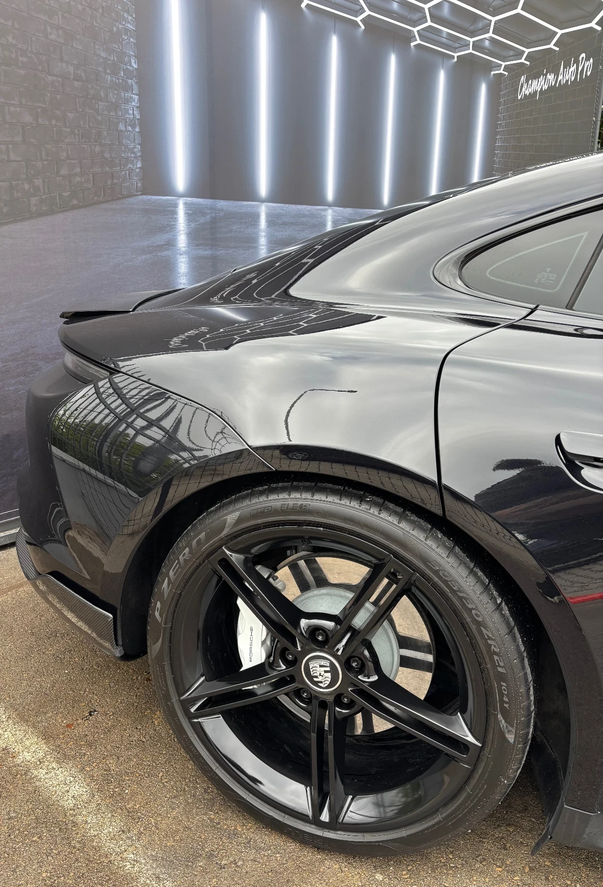 Porsche Taycan Carbon, снимка 7 - Автомобили и джипове - 53678618