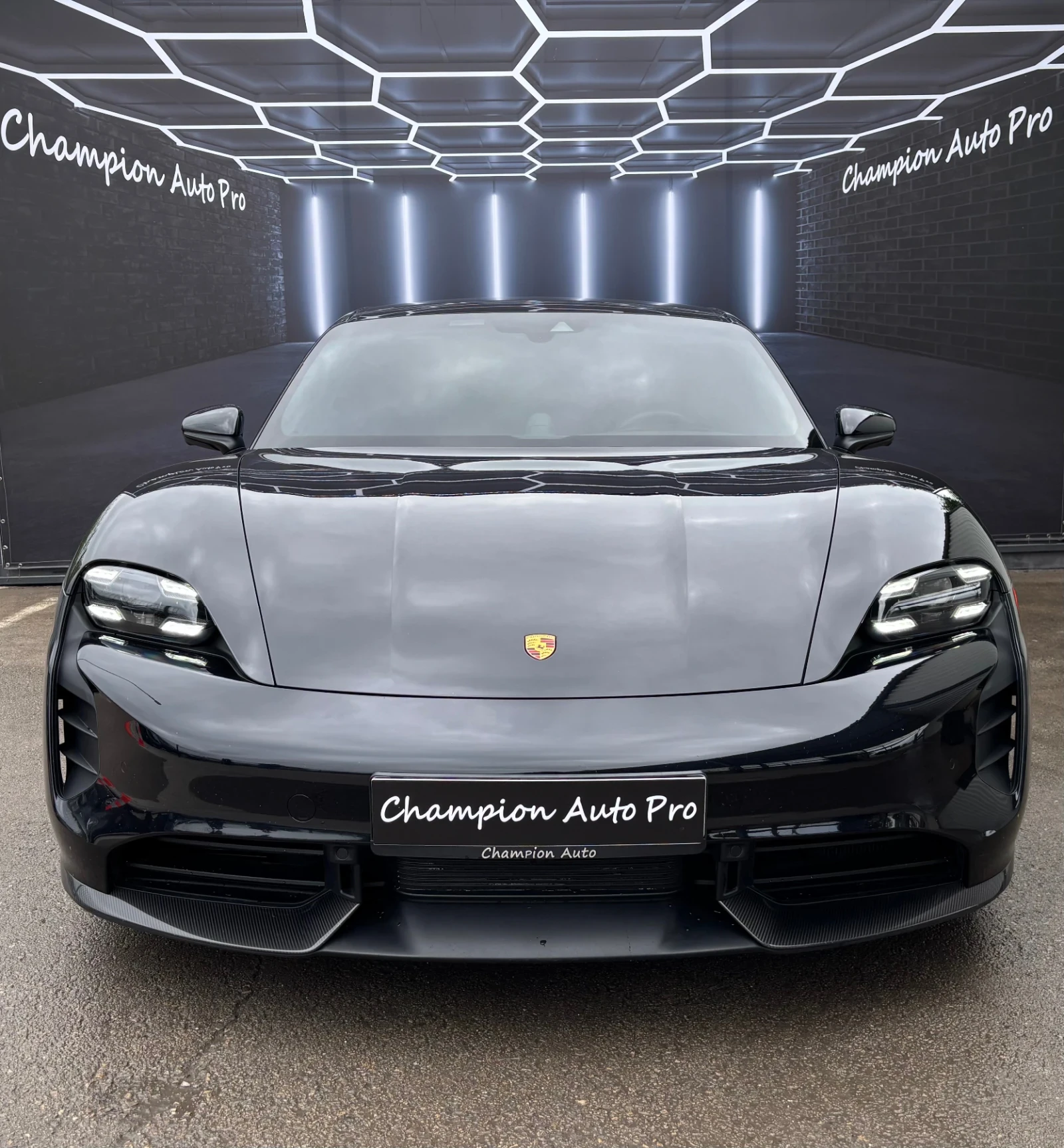 Porsche Taycan Carbon, снимка 2 - Автомобили и джипове - 53678618