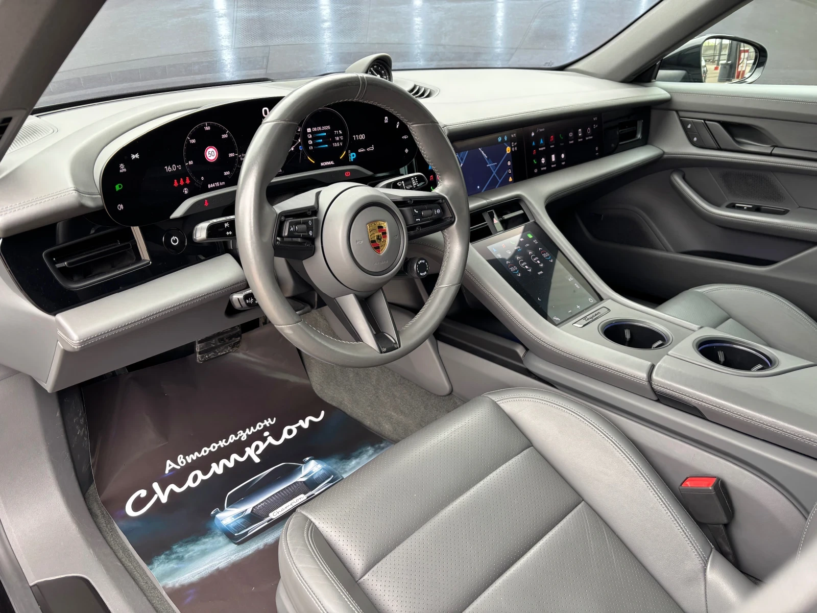 Porsche Taycan Carbon, снимка 9 - Автомобили и джипове - 53678618