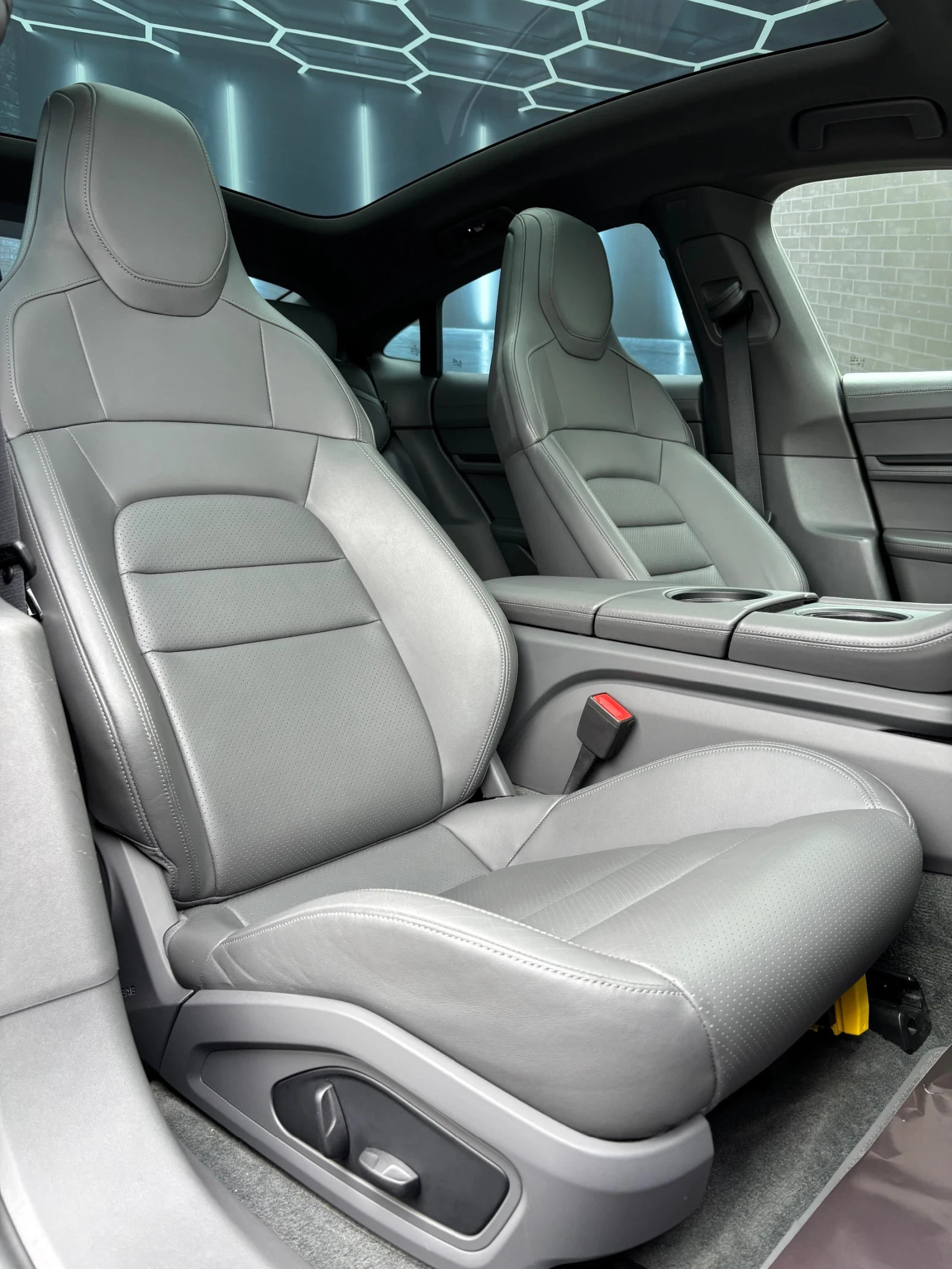 Porsche Taycan Carbon, снимка 14 - Автомобили и джипове - 53678618