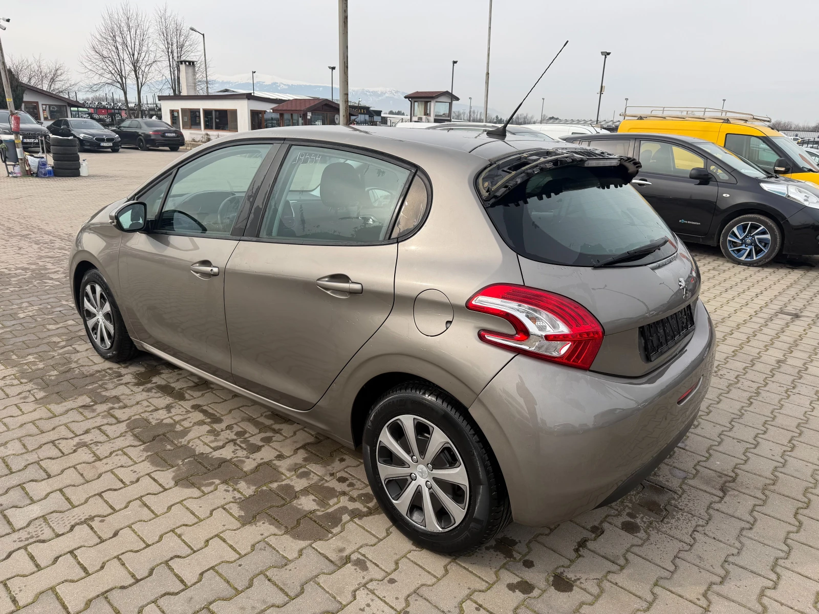 Peugeot 208 1.4HDI AVTOMAT/NAVI EURO 5 - изображение 8