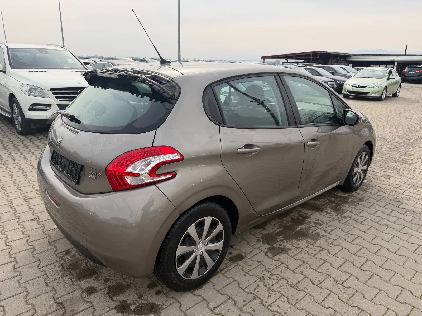 Peugeot 208 1.4HDI AVTOMAT/NAVI EURO 5 - изображение 6
