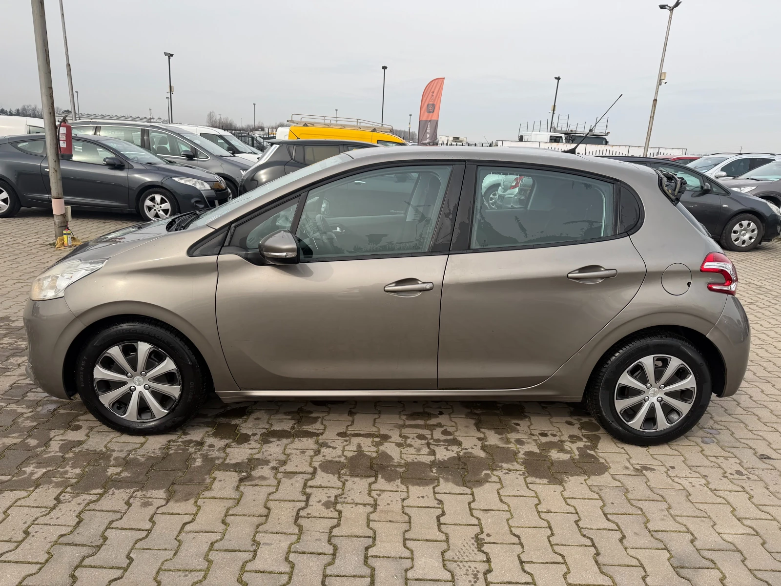 Peugeot 208 1.4HDI AVTOMAT/NAVI EURO 5 - изображение 9