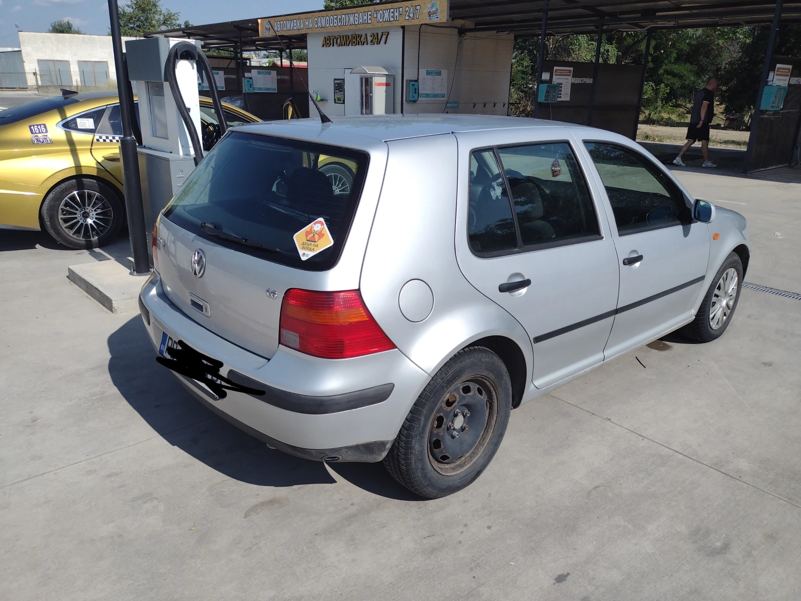 VW Golf 1.6 SR AKL, снимка 15 - Автомобили и джипове - 53731389