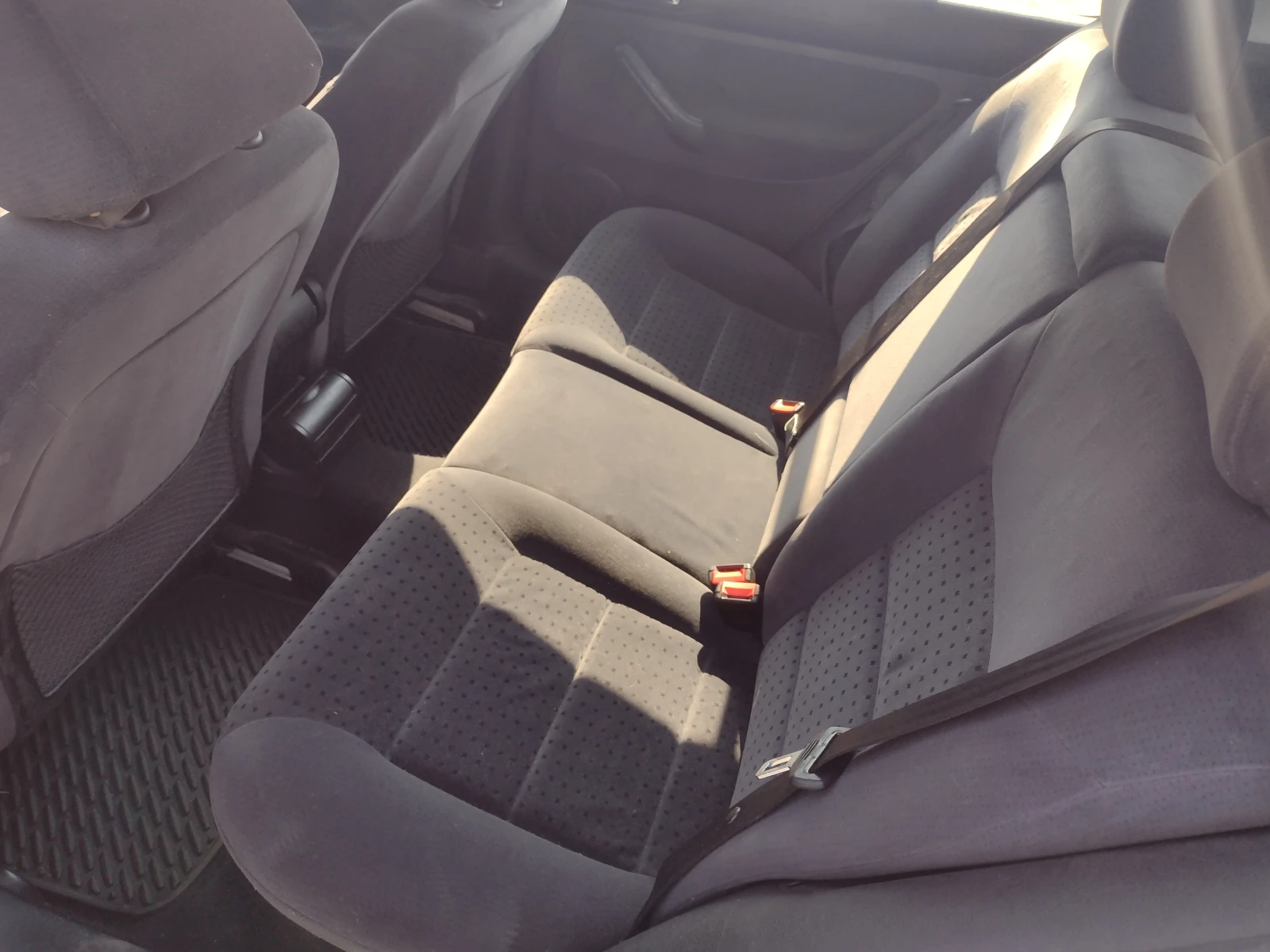 VW Golf 1.6 SR AKL, снимка 11 - Автомобили и джипове - 53731389