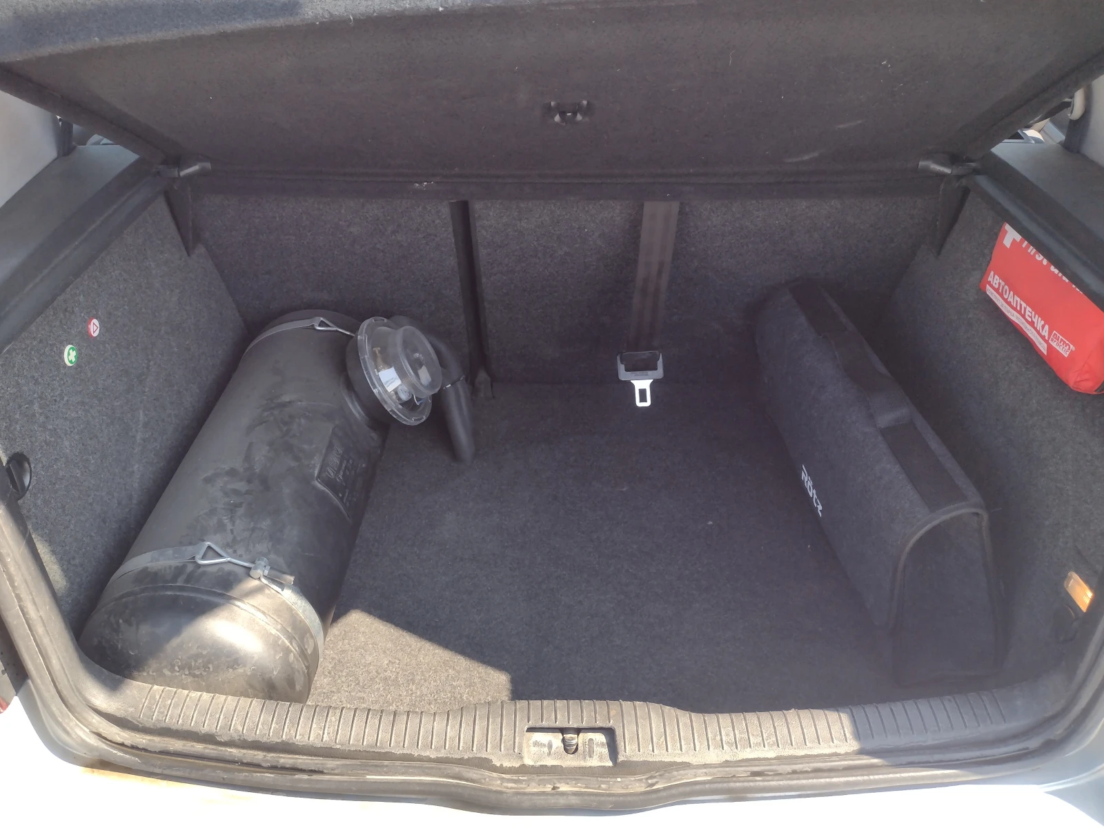 VW Golf 1.6 SR AKL, снимка 6 - Автомобили и джипове - 53731389