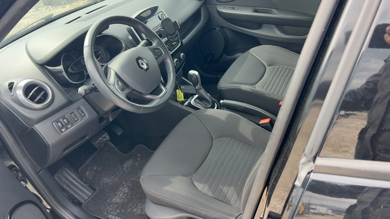 Renault Clio 1.2 /4 Цилиндъра Топ Състояние, снимка 11 - Автомобили и джипове - 53927359