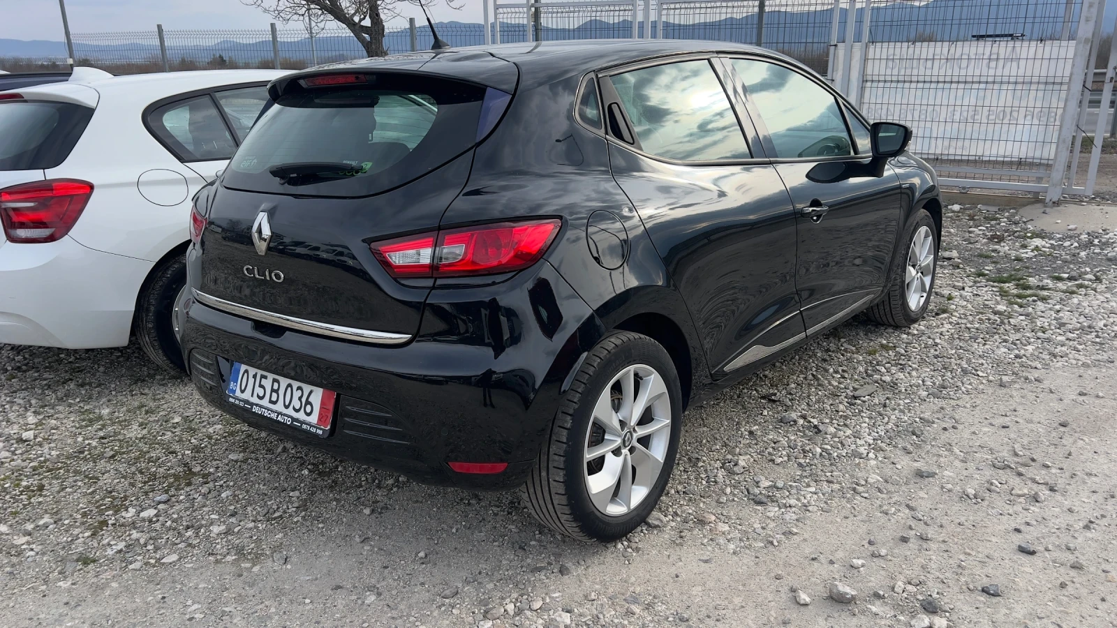 Renault Clio 1.2 /4 Цилиндъра Топ Състояние, снимка 4 - Автомобили и джипове - 53927359