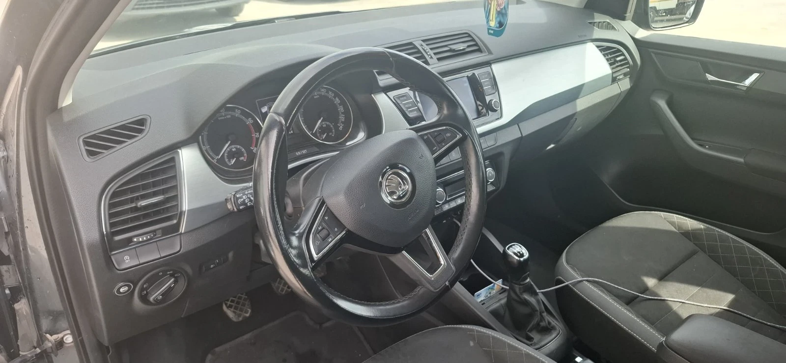 Skoda Fabia, снимка 2 - Автомобили и джипове - 54144437