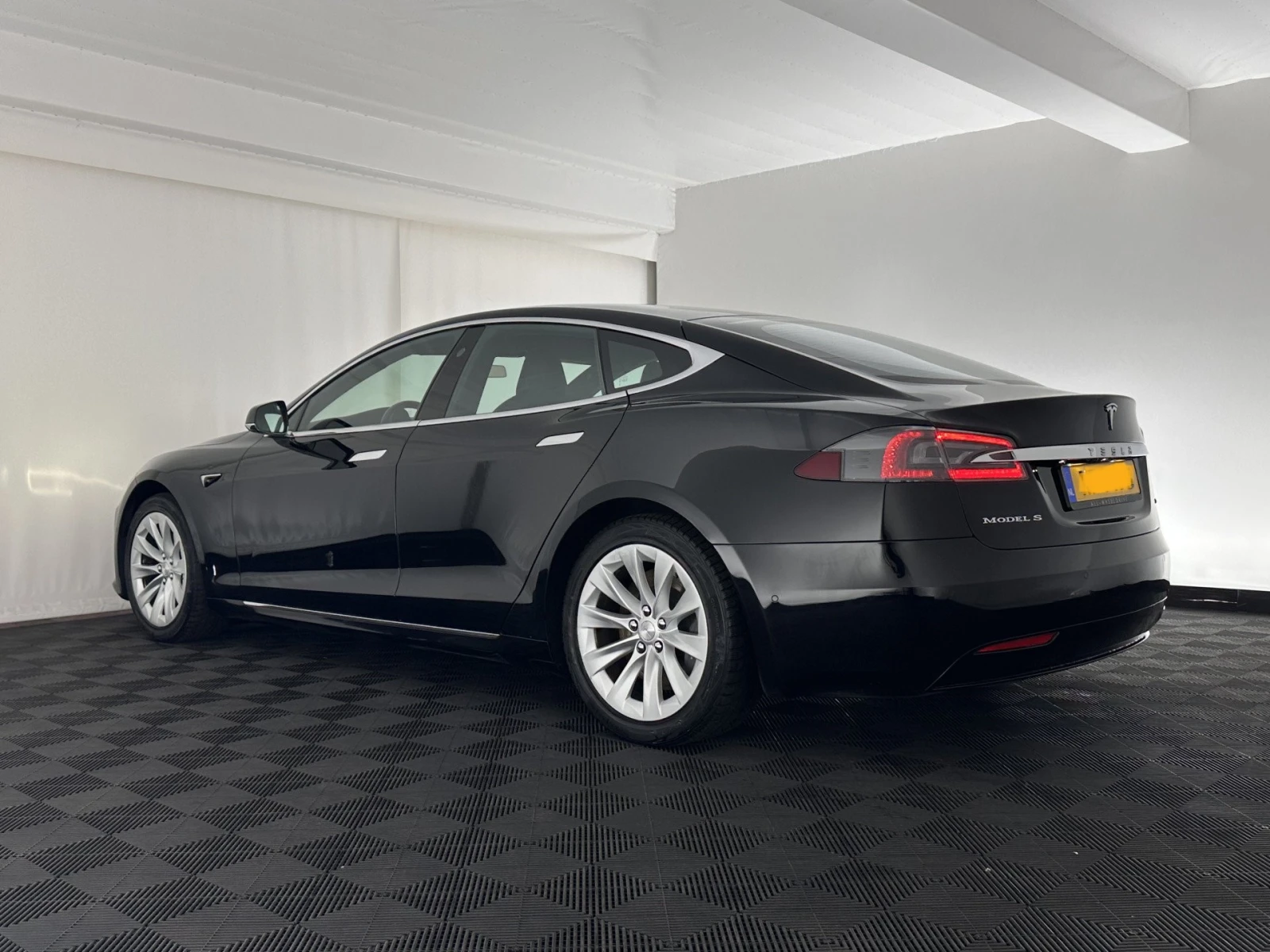 Tesla Model S 75D AWD, снимка 4 - Автомобили и джипове - 54157771