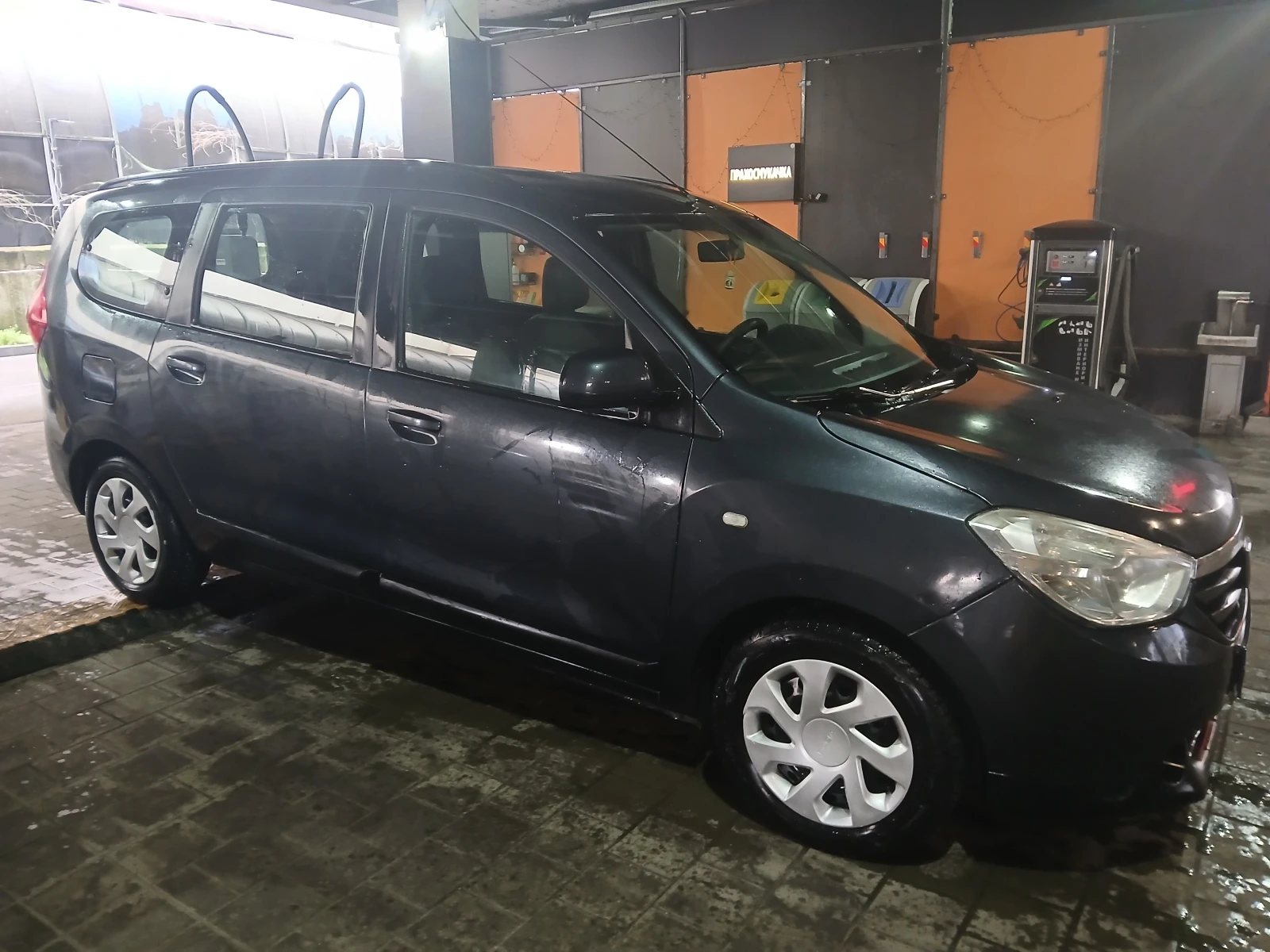 Dacia Lodgy 1.5 DCI-7mesta, снимка 2 - Автомобили и джипове - 55035862