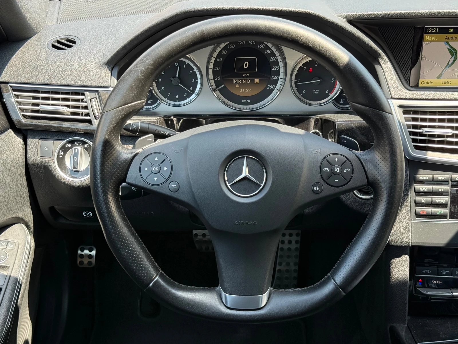 Mercedes-Benz E 250 d 4MATIC AMG Pack 100%РЕАЛНИ КИЛОМЕТРИ - ДОКАЗУЕМИ, снимка 13 - Автомобили и джипове - 55558028