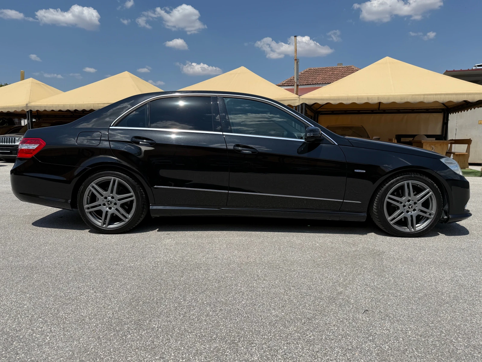 Mercedes-Benz E 250 d 4MATIC AMG Pack 100%РЕАЛНИ КИЛОМЕТРИ - ДОКАЗУЕМИ, снимка 4 - Автомобили и джипове - 55558028