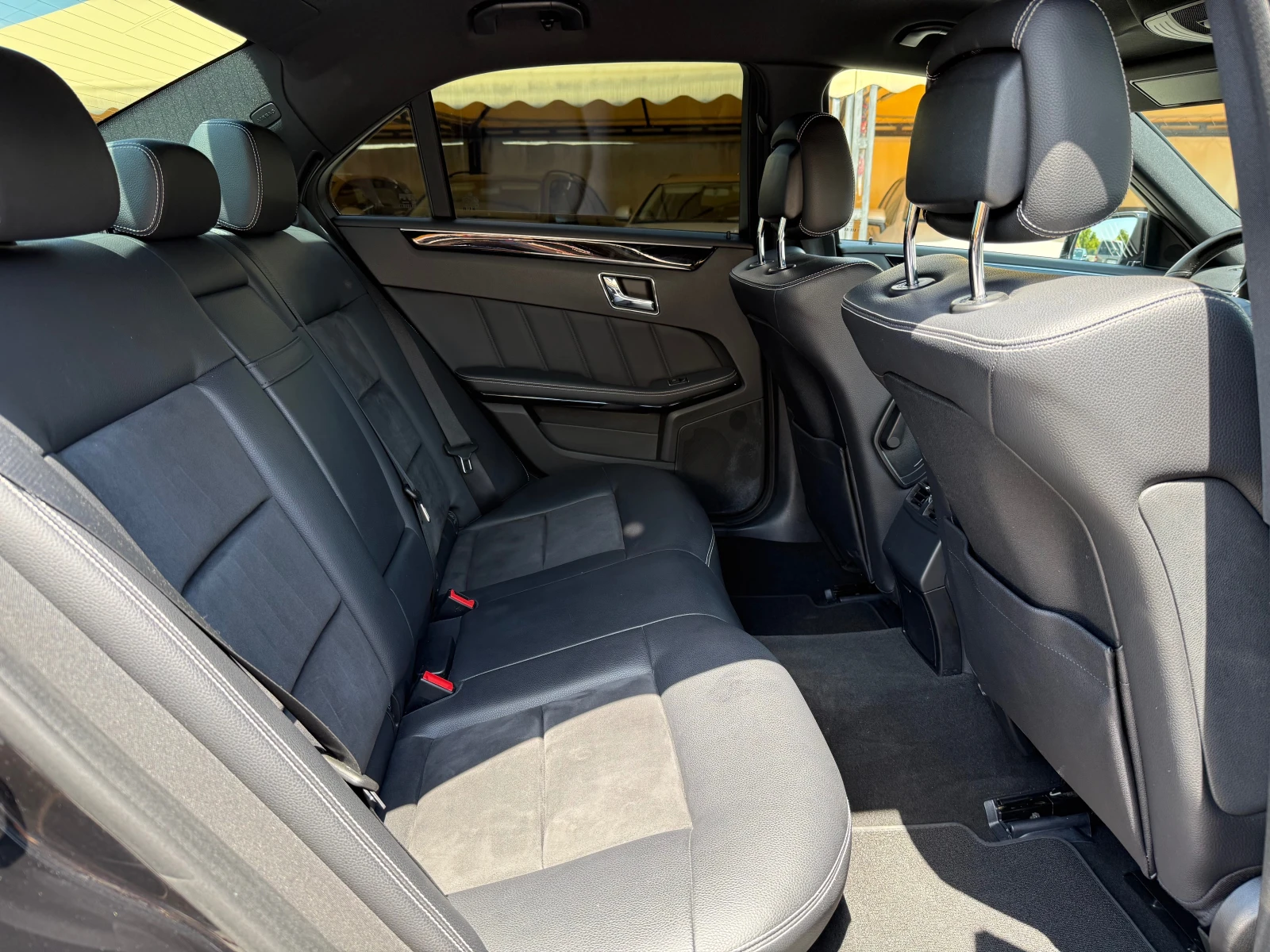 Mercedes-Benz E 250 d 4MATIC AMG Pack 100%РЕАЛНИ КИЛОМЕТРИ - ДОКАЗУЕМИ, снимка 15 - Автомобили и джипове - 55558028