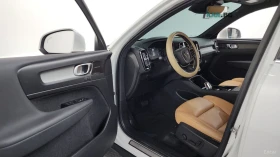 Volvo XC40 B4 Inscription* КОЖА* НАВИ* ПАНО, снимка 8