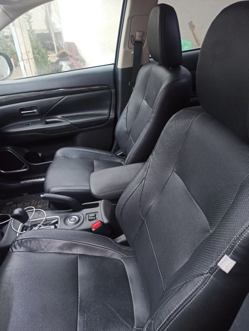 Mitsubishi Outlander Di-D 4x4, снимка 4 - Автомобили и джипове - 52647922