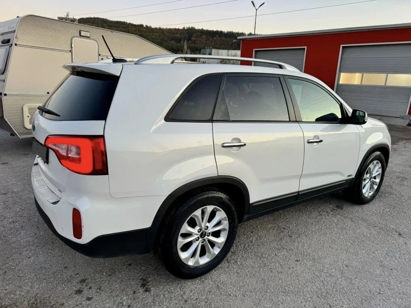 Kia Sorento 2.2 CRDI 7местен, снимка 3 - Автомобили и джипове - 48570170